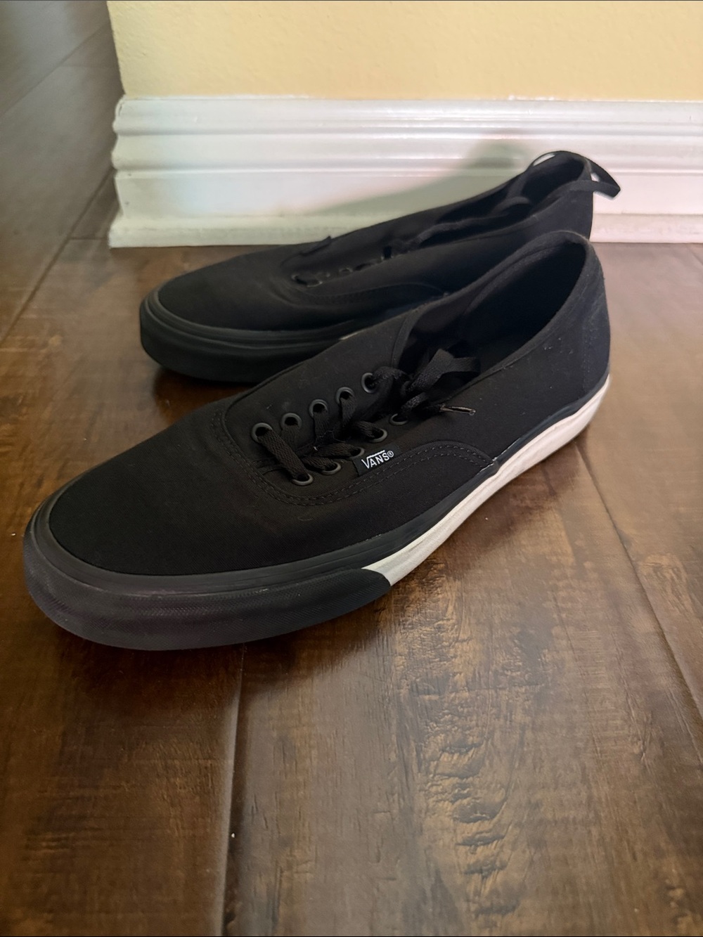 Vans Men's Black & White Canvas Authentic- 11.5